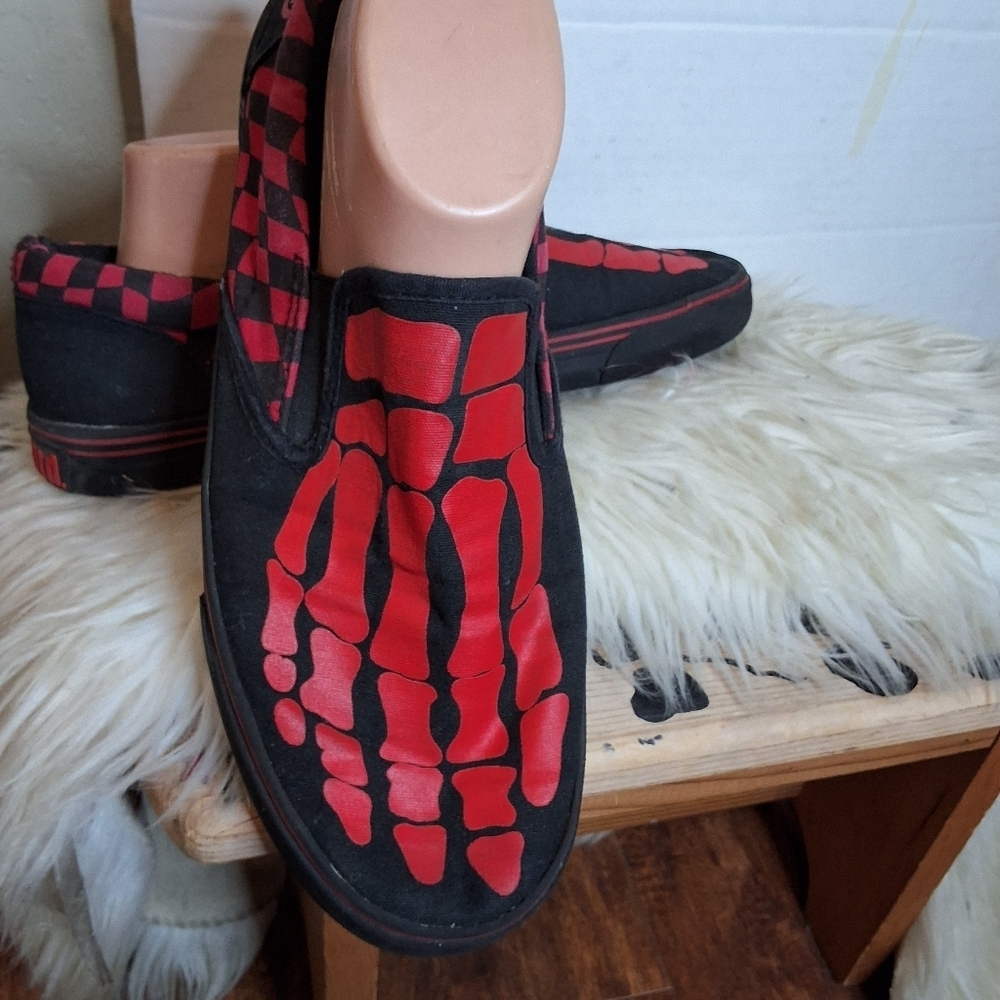Ecko Unltd Bon6 Hand Spooky Canvas Slip Ons 11
